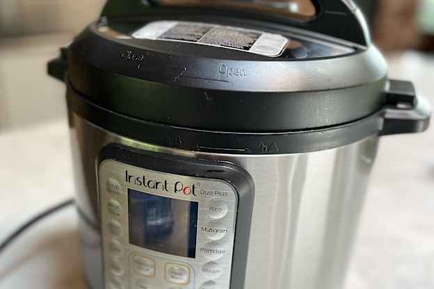 The 3-Ingredient Instant Pot Chicken Recipe That's So Easy, My Kid Can Make It