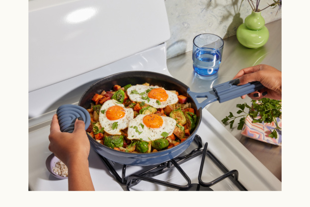 The Incredibly Gorgeous Skillet That Made Me Finally Feel Confident Using Cast Iron Cookware