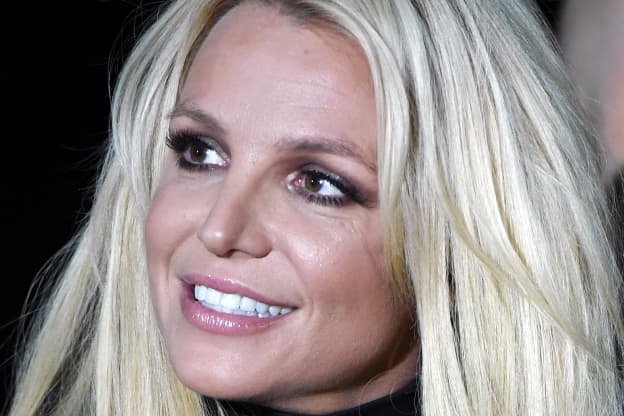 Britney Spears May Be Selling Her Gorgeous Calabasas Mansion, and the Patio Is Prime for Dining al Fresco