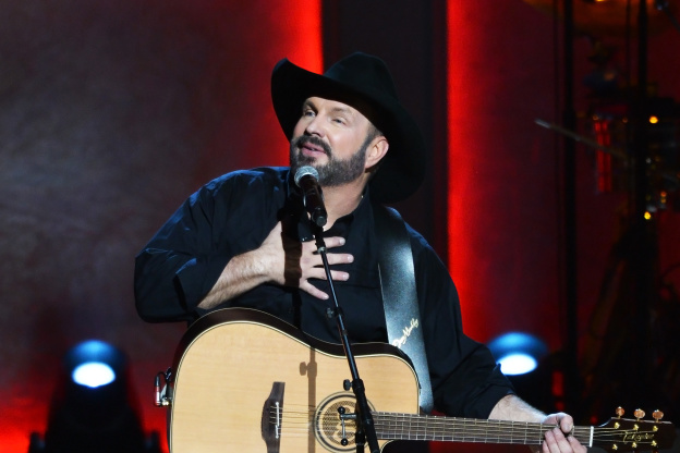 Garth Brooks Is Opening a Restaurant Soon