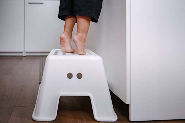 The Best Non-Skid Step Stools for Kids (No Slipping or Sliding!)