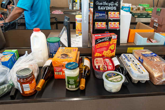 My Friend's Smart Grocery Trick Saves Her So Much Money, I Had to Steal It