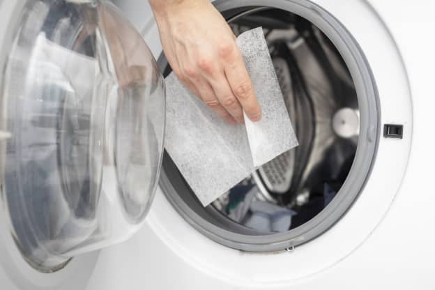 We Asked 4 Experts If You Should Use Dryer Sheets, and Here’s What They Said