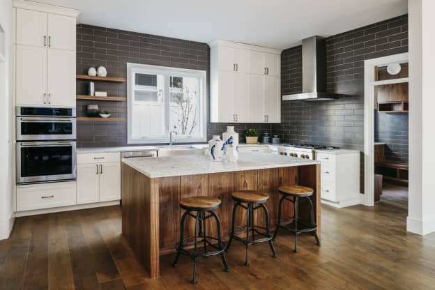 5 Kitchen Island Trends on Their Way Out