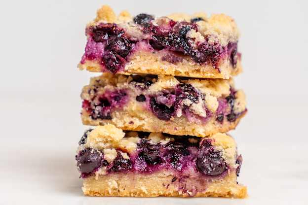 Trisha Yearwood's Blueberry Bars Are So Good, I'm Making Them on Repeat This Summer