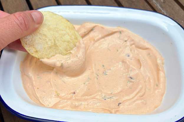 The Spicy Dip I Make on Repeat (Only 4 Ingredients!)