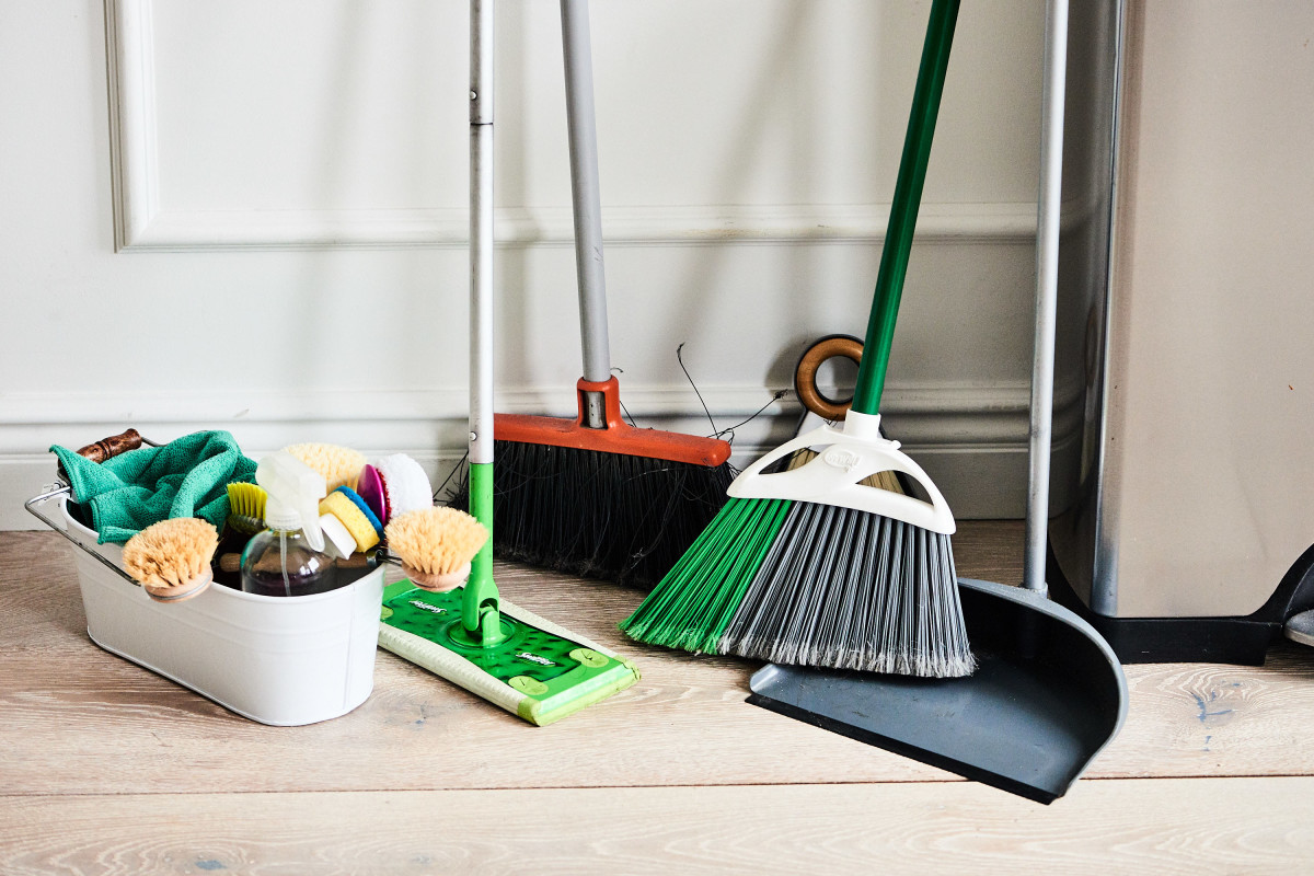 This Professional House Cleaner Scrubs 31 Houses a Week — Here's What's in His Cleaning Caddy