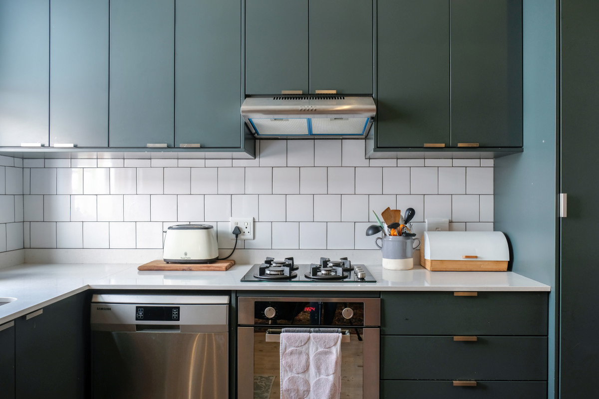 The 2 Most Popular Kitchen Cabinet Trends Right Now, According to a TV Real Estate Agent