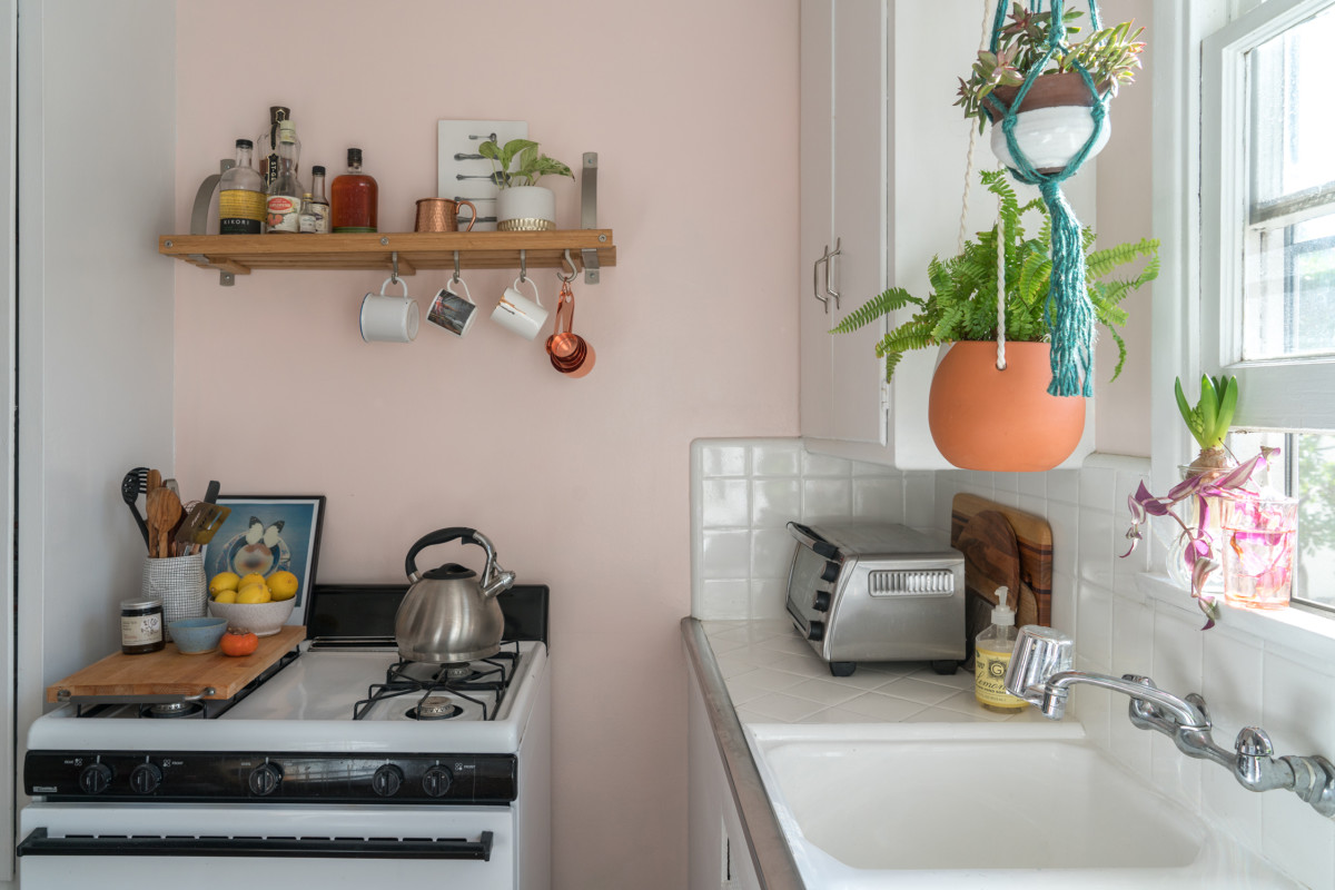 Small Kitchen? Home Stagers Say to Do This to Your Countertops