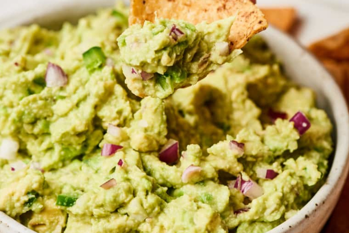 How To Make the Best, Easiest Homemade Guacamole