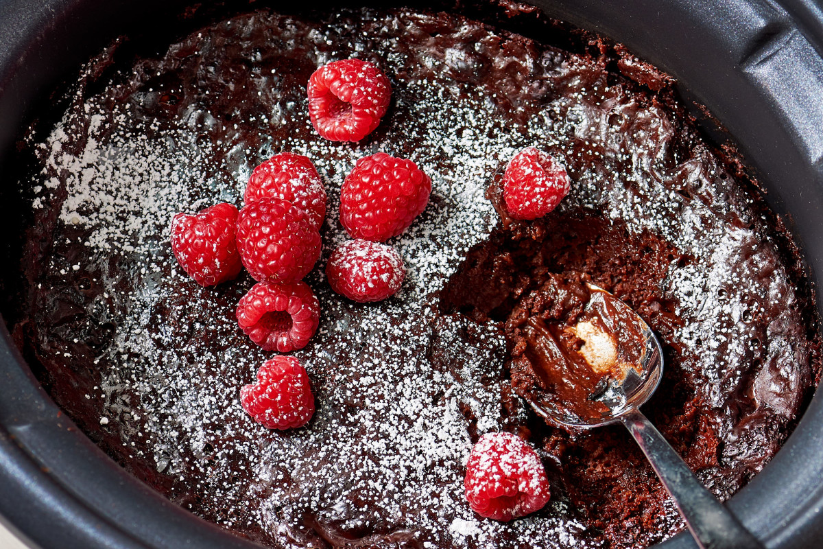 These Slow Cooker Cake Recipes All Basically Make Themselves