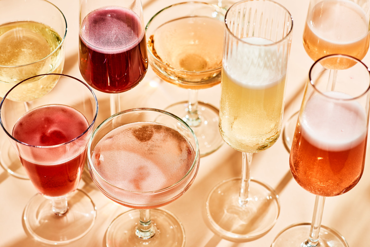 The One Thing You Should Never Use When You Wash Champagne Glasses