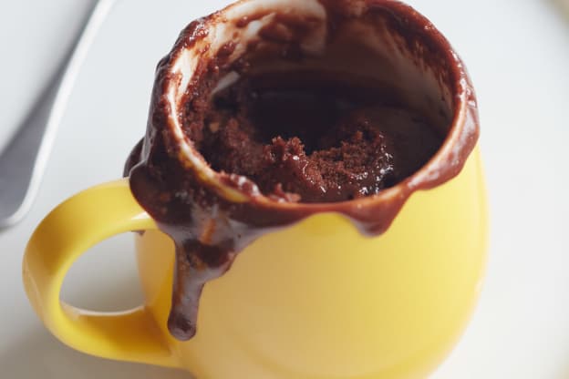 10-Minute Nutella Mug Cake (in a Microwave!)