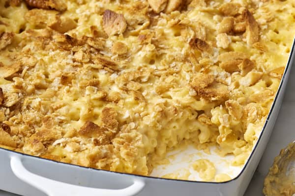 This Creamy Mac & Cheese Casserole Is a Make-Ahead Dream