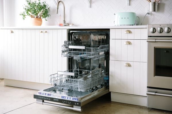 How to Clean a Dishwasher