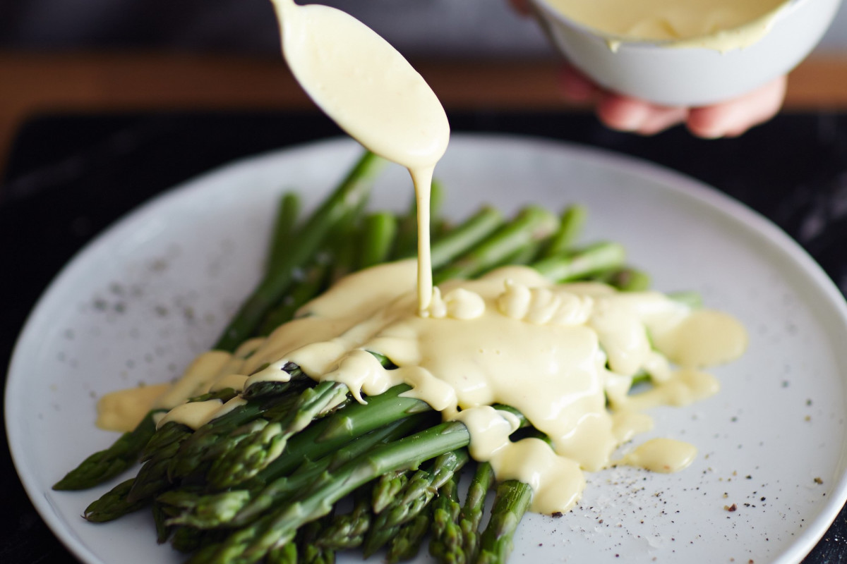 This 2-Minute Hollandaise Sauce Is Absolutely Foolproof