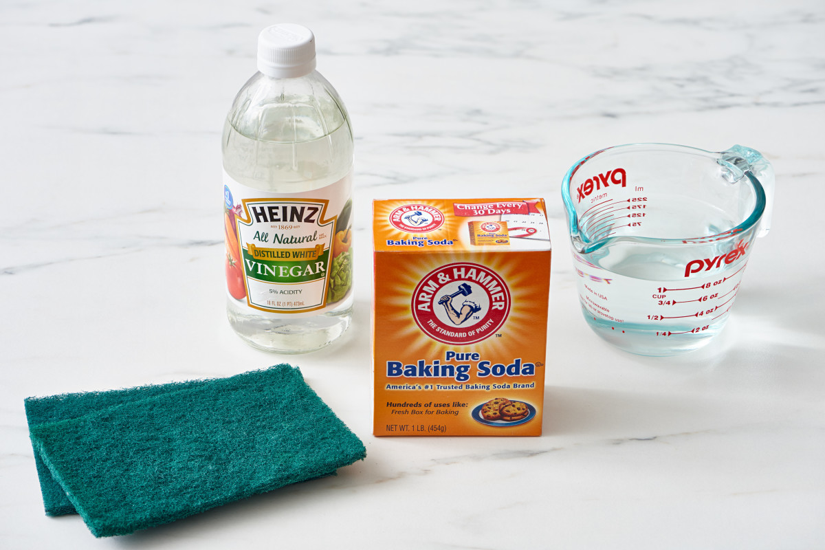 Why You Shouldn't Mix Baking Soda and Vinegar for Cleaning, According to a Chemist