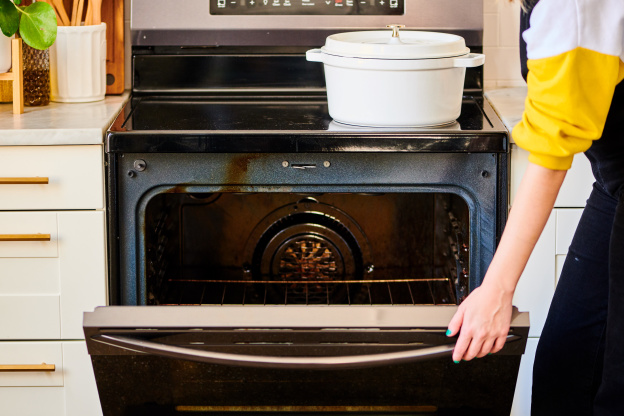 This Is the Only Way I'll Clean My Oven Door from Now On This Is the Only Way I'll Clean My Oven Door from Now On