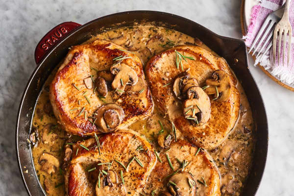 Creamy Mushroom Smothered Pork Chops Will Be a Whole30 Favorite