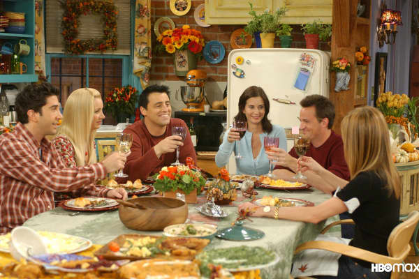 Here's What 4 of Your Favorite TV Characters Would Bring to Friendsgiving (Partner)
