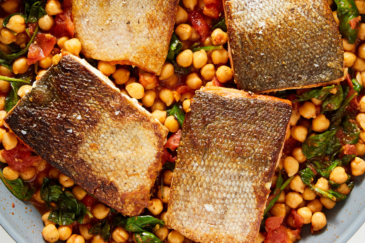 This One-Skillet Salmon Dinner Is So Easy, You Don't Even Need Your Cutting Board