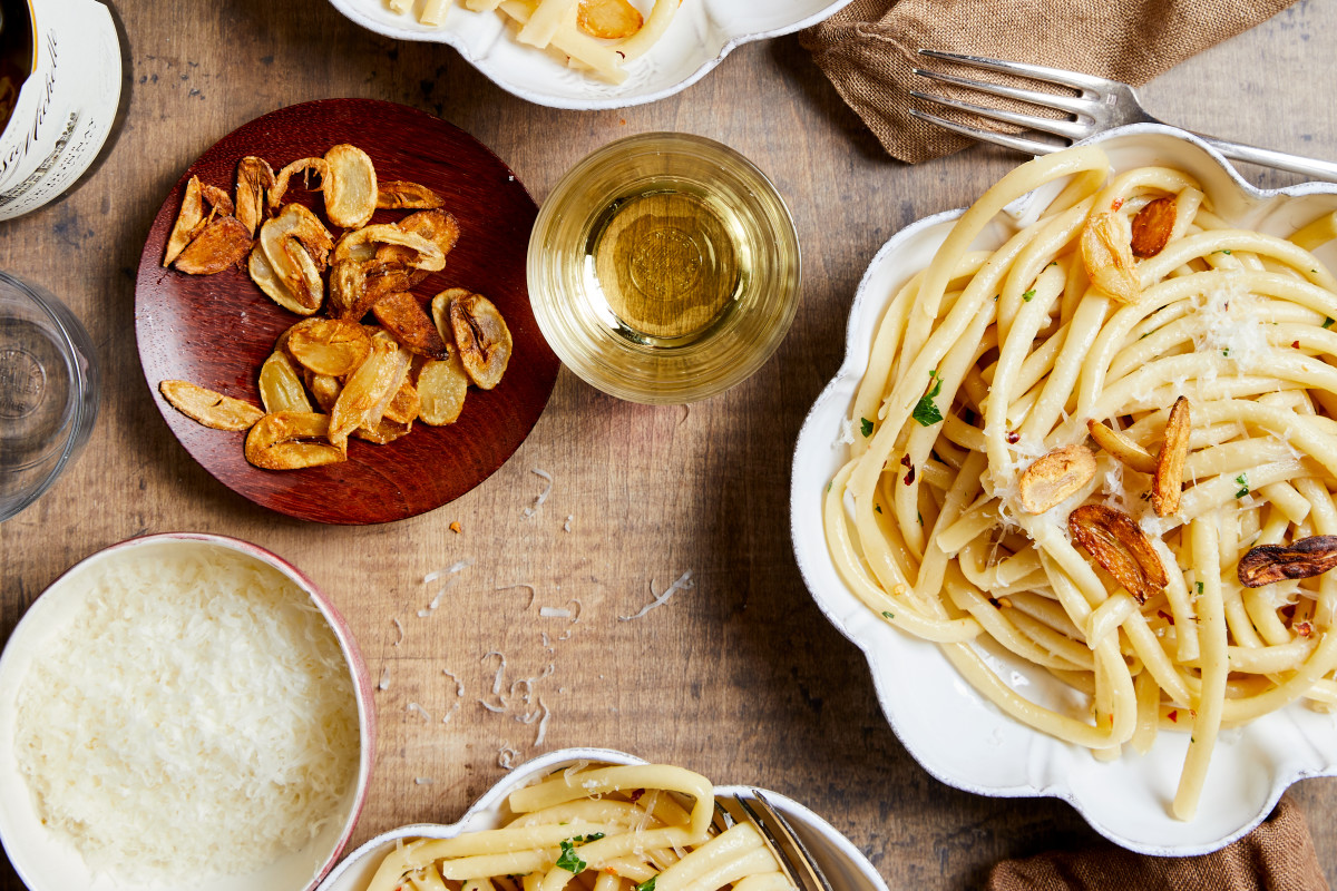 Attention, Garlic-Lovers: The Ultimate Garlic Pasta Is Here for You