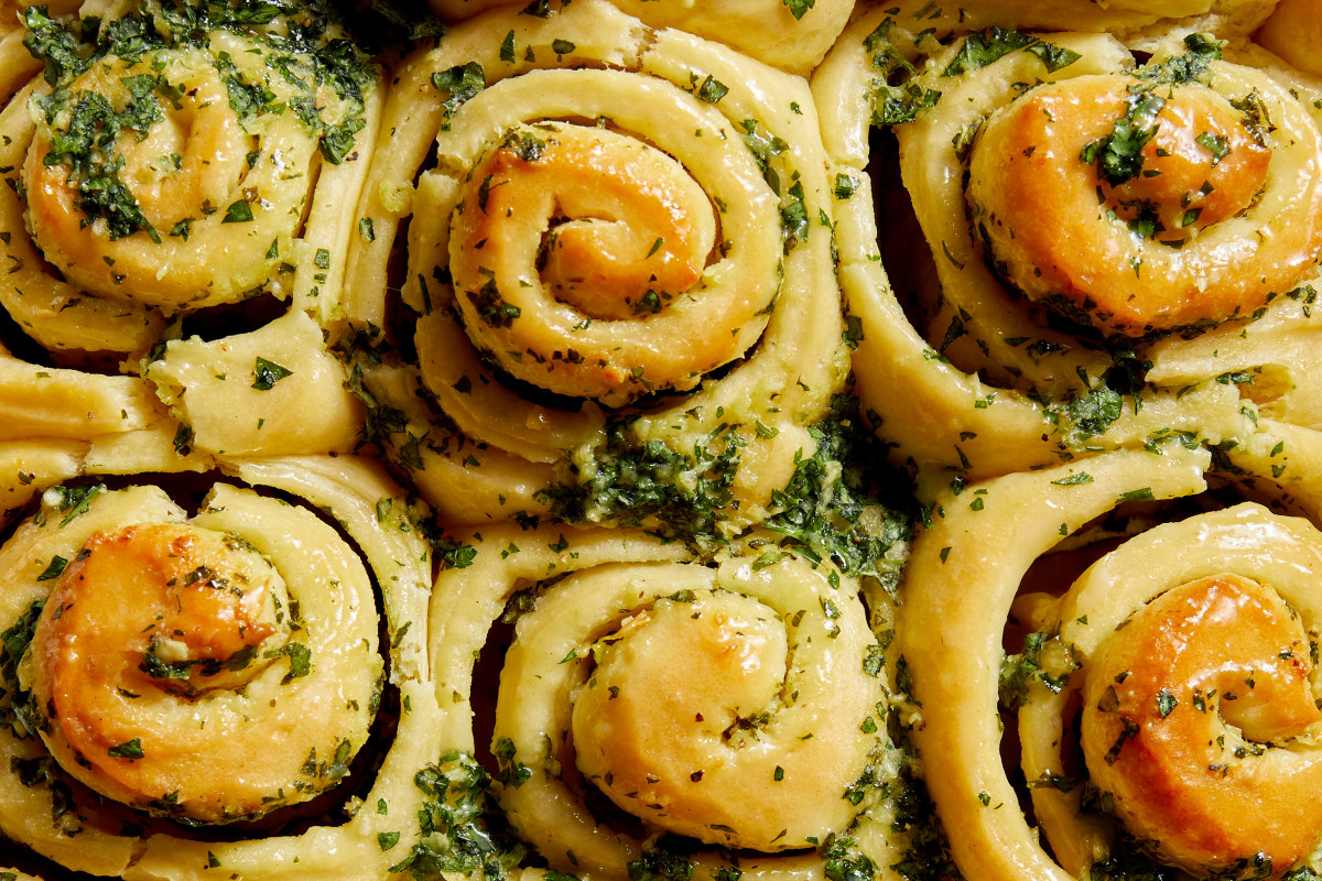 Kick Off Your Weekend Baking Adventure with These Spectacular Garlic-Swirl Rolls