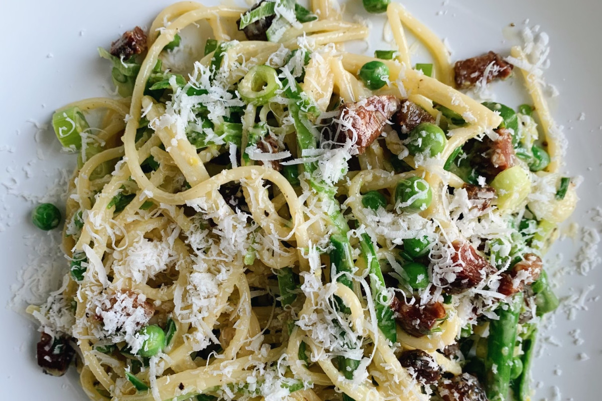 Ina Garten's Twist on Spaghetti Carbonara Is the Ultimate Spring Dinner