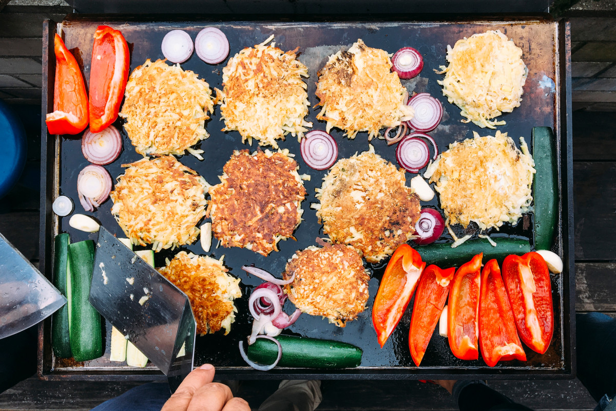 The Best Backyard Grill Doesn't Actually Have ANY Grates