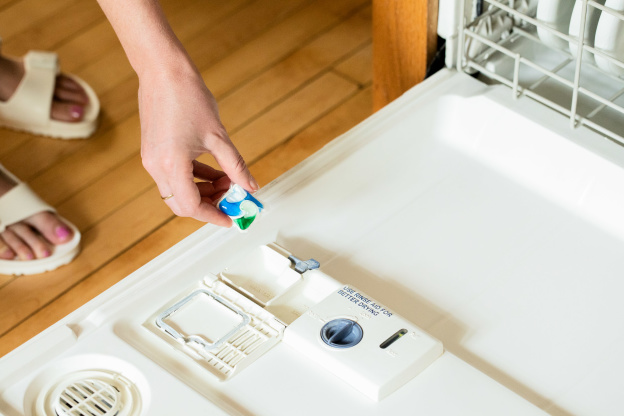 5 Things You Should Never Do with Dishwasher Detergent