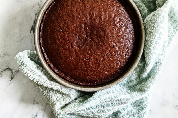 I Tried Grandma's Award-Winning One-Pan Chocolate Cake That Surprised Reddit (and It's Vegan!)