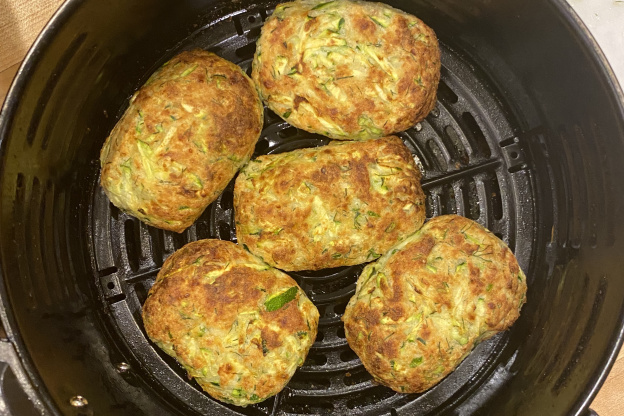 I Used My Air Fryer to Make Zucchini Ricotta Fritters and They're a Fun Summer Snack