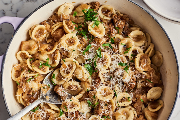 Caramelized Onion, Apple, and Sausage Pasta Is the Perfect Fall Dinner