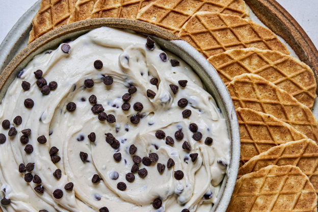 Cannoli Dip Will Be Your Newest No-Bake Obsession