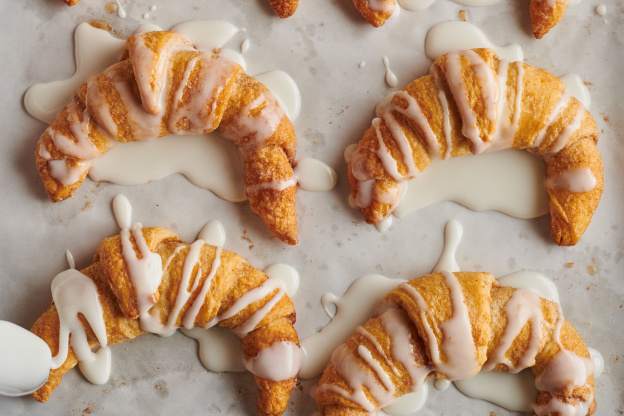 Cinnamon Crescent Rolls with Cream Cheese Glaze Are an Instant Breakfast Win