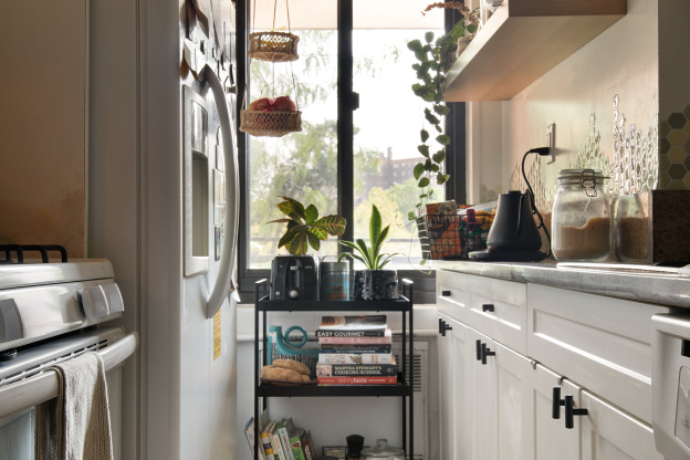 4 Easy, Renter-Friendly Storage Ideas to Steal from This Narrow Kitchen