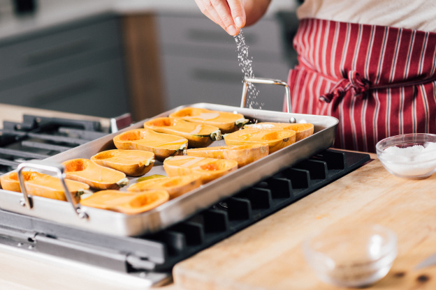 This New Roasting Pan Is Now My Favorite Baking Sheet