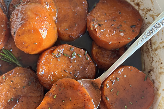 These Easy Candied Sweet Potatoes Are My New Favorite Thanksgiving Side These Easy Candied Sweet Potatoes Are My New Favorite Thanksgiving Side