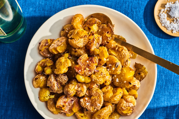 These Smashed Potatoes Are Crispy, Creamy, and Garlicky in Every Bite These Smashed Potatoes Are Crispy, Creamy, and Garlicky in Every Bite