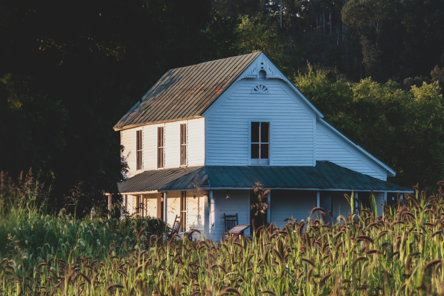 5 Things Real Estate Agents Always Say About Farmhouses