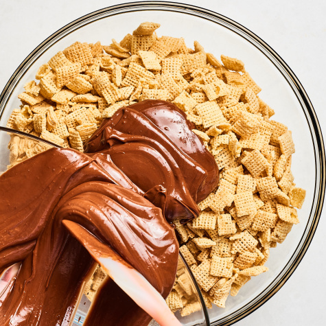 How to Make Puppy Chow (or Muddy Buddies)