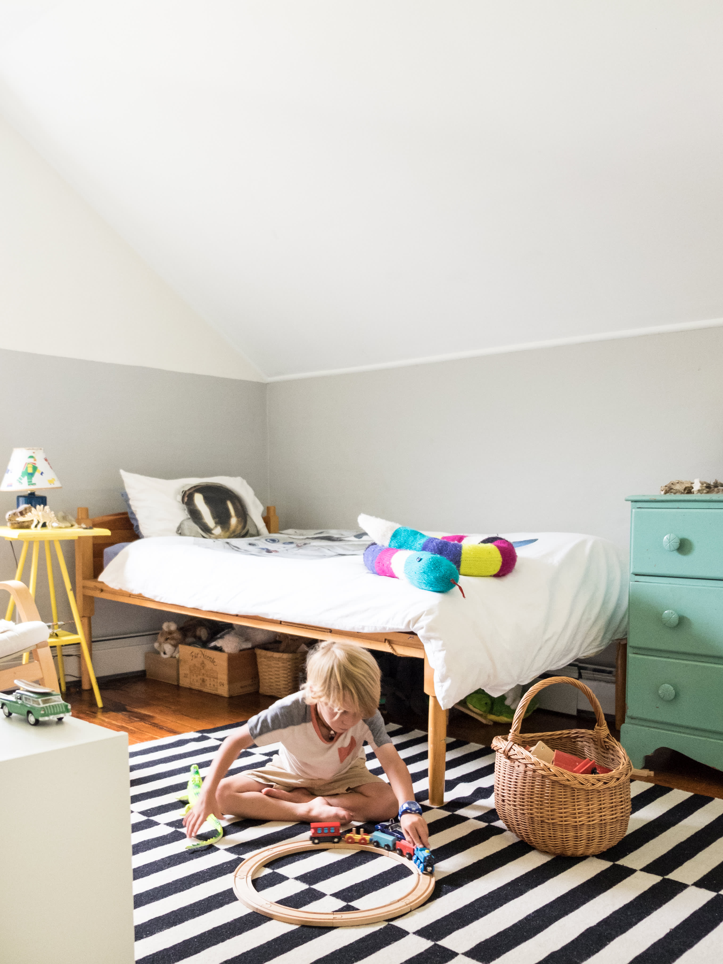 The Ultimate Solution for Small Spaces and Kids: DIY Zippered Bedding -  Tidy Mo