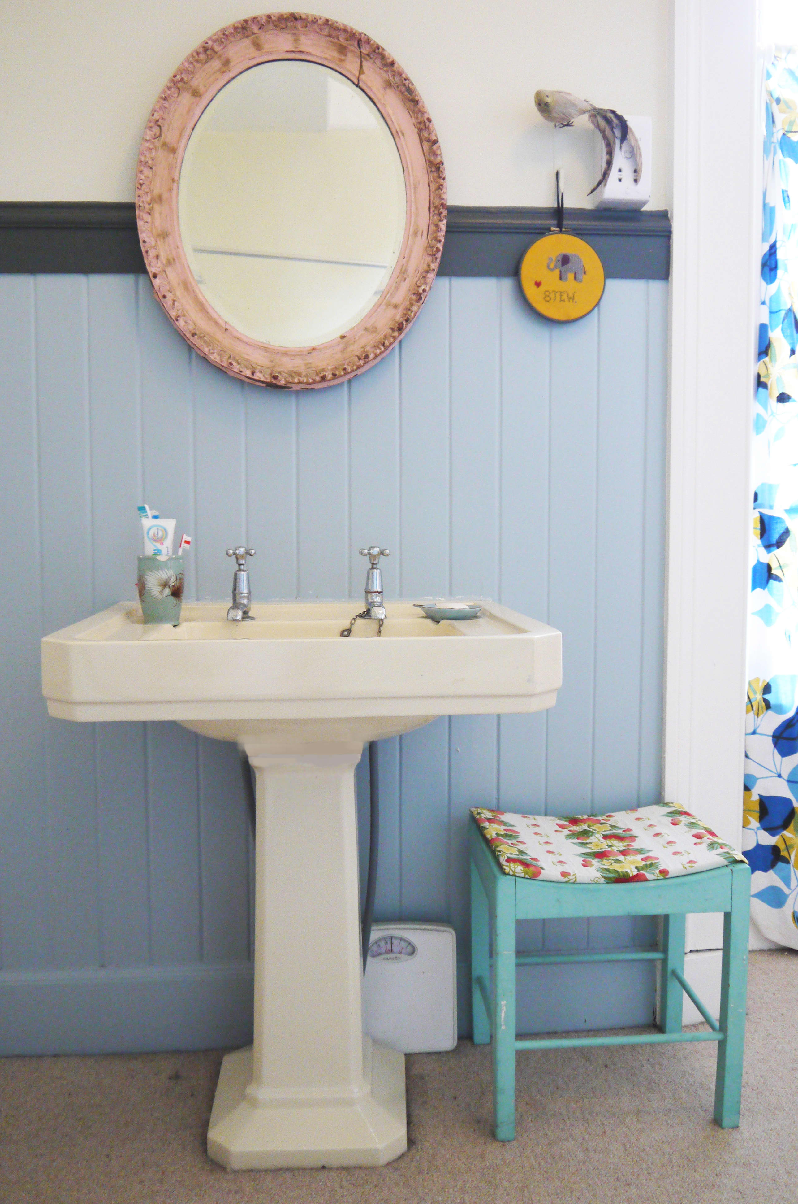 How To Make the Most of a Bathroom with a Pedestal Sink