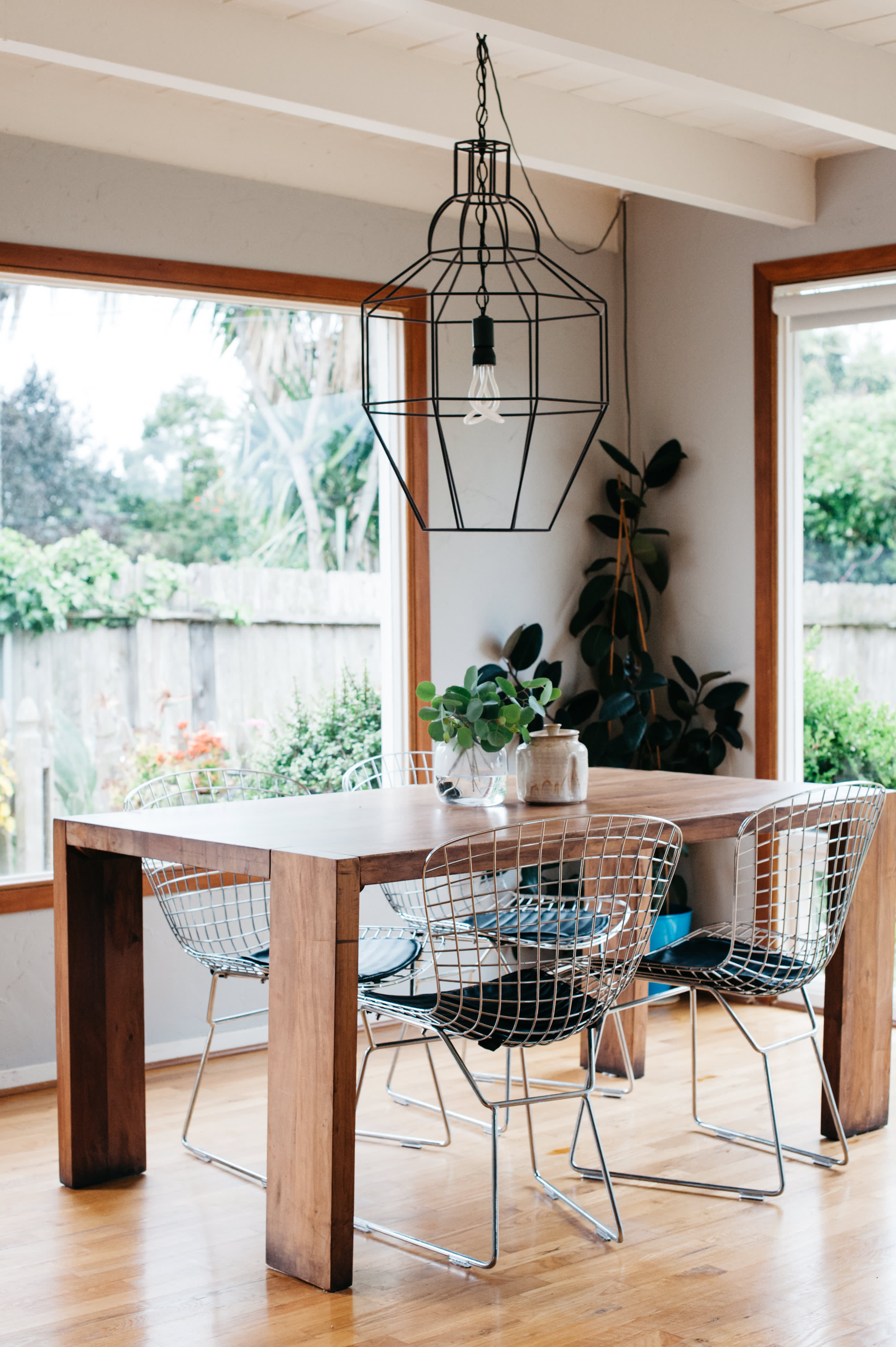 no rug under dining table