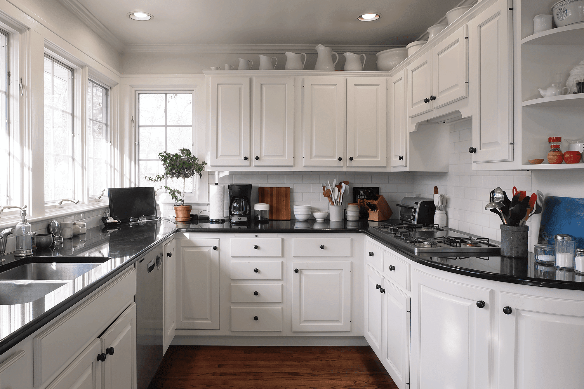 Black and White kitchen set, rustic farmhouse kitchen.