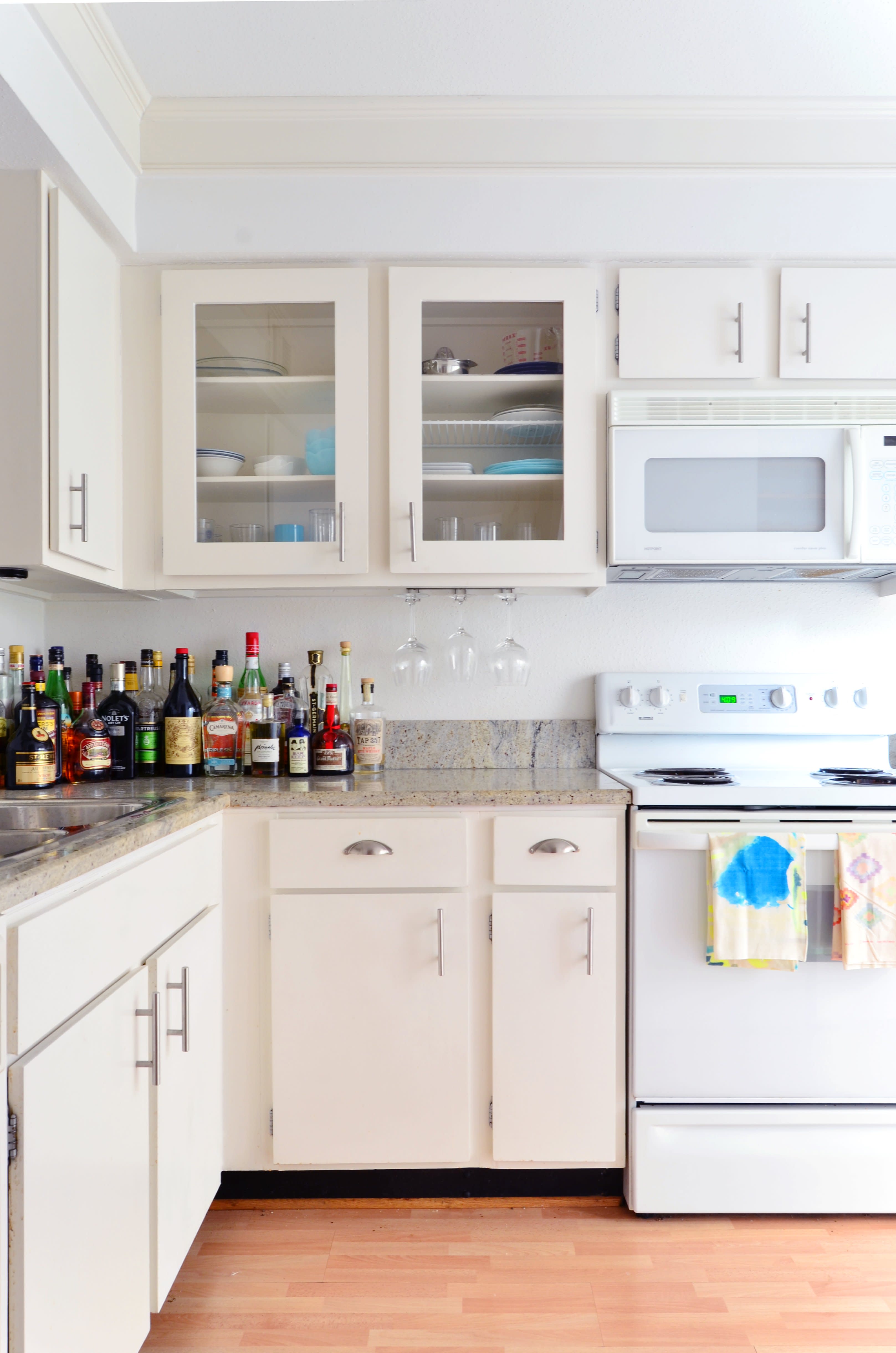 43 Glass Front Kitchen Cabinets With Pros And Cons - Shelterness