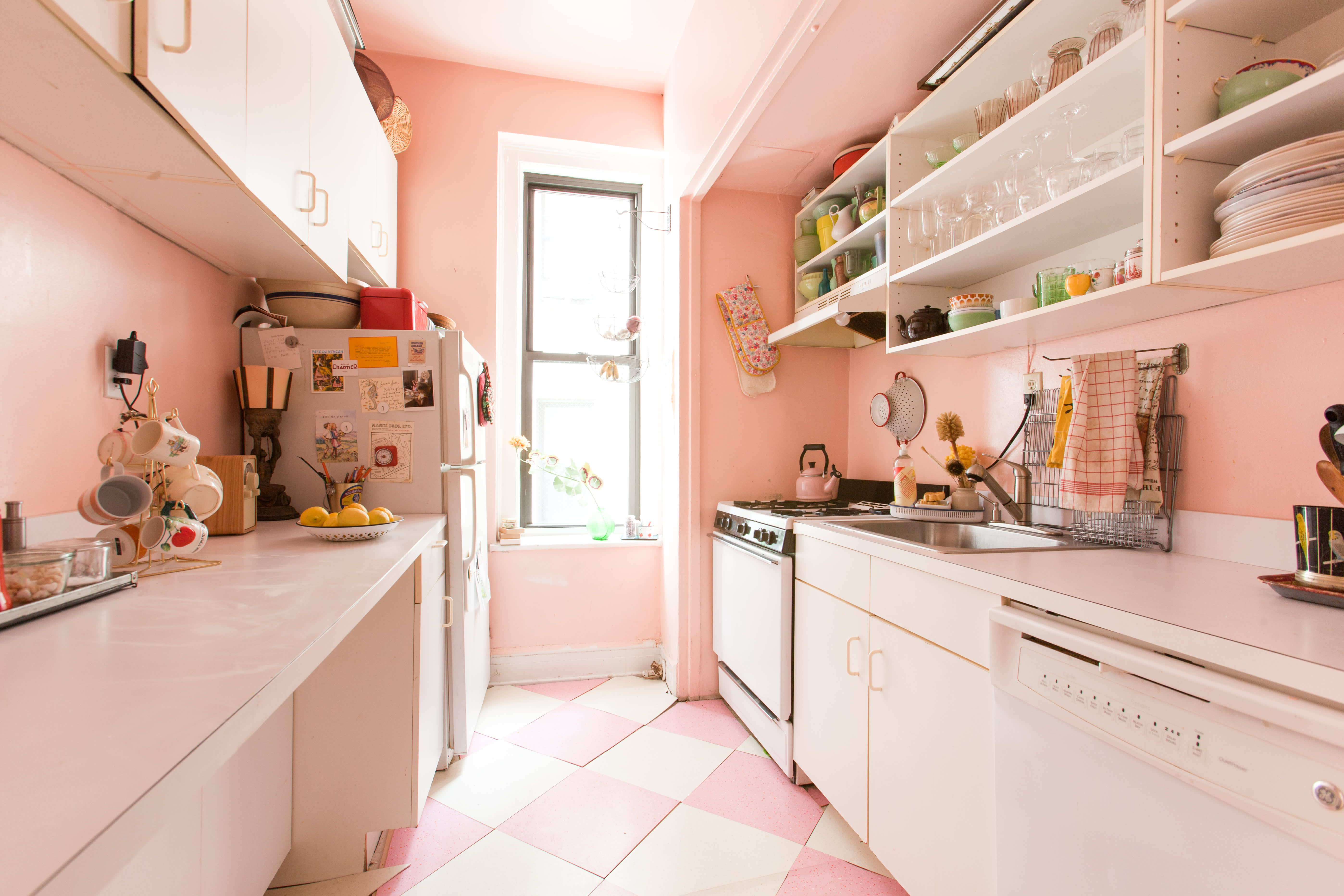 pale pink kitchen walls