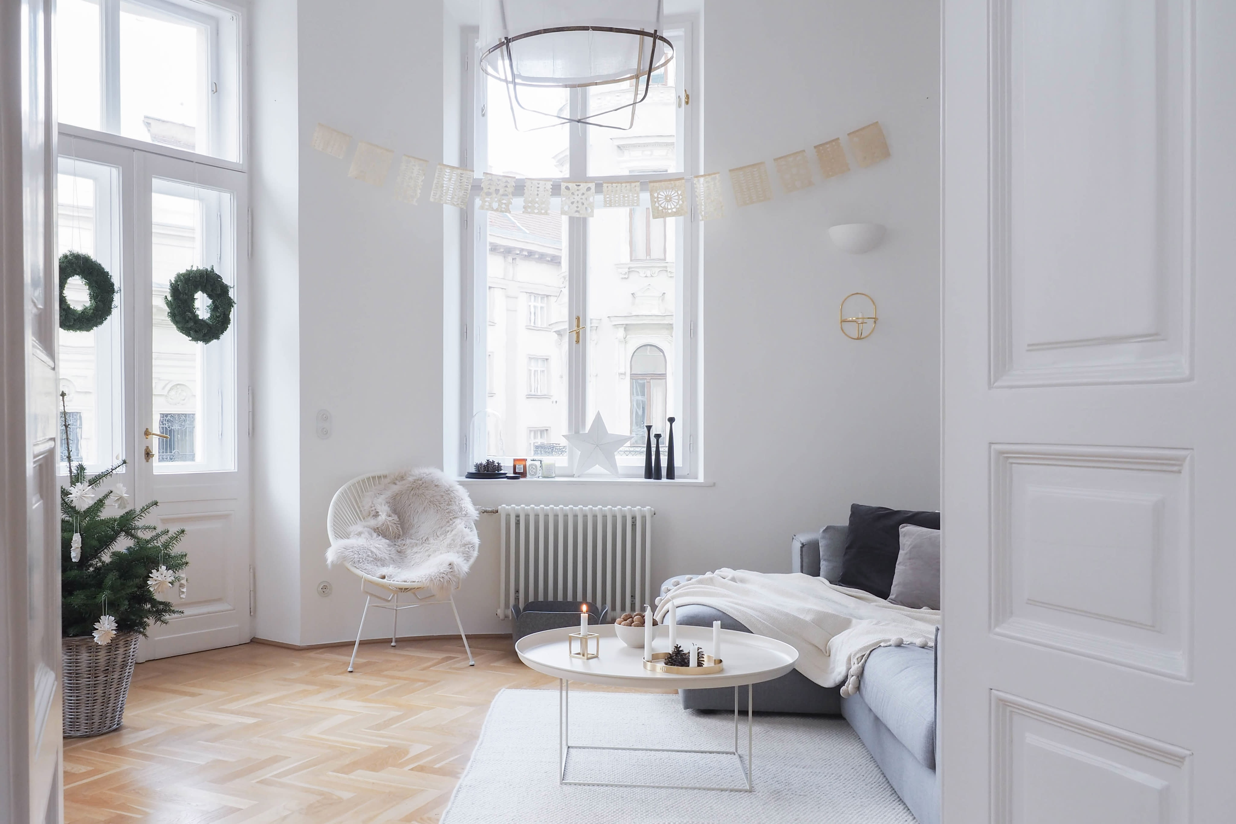 Crisp home with painted walls - COCO LAPINE DESIGNCOCO LAPINE DESIGN