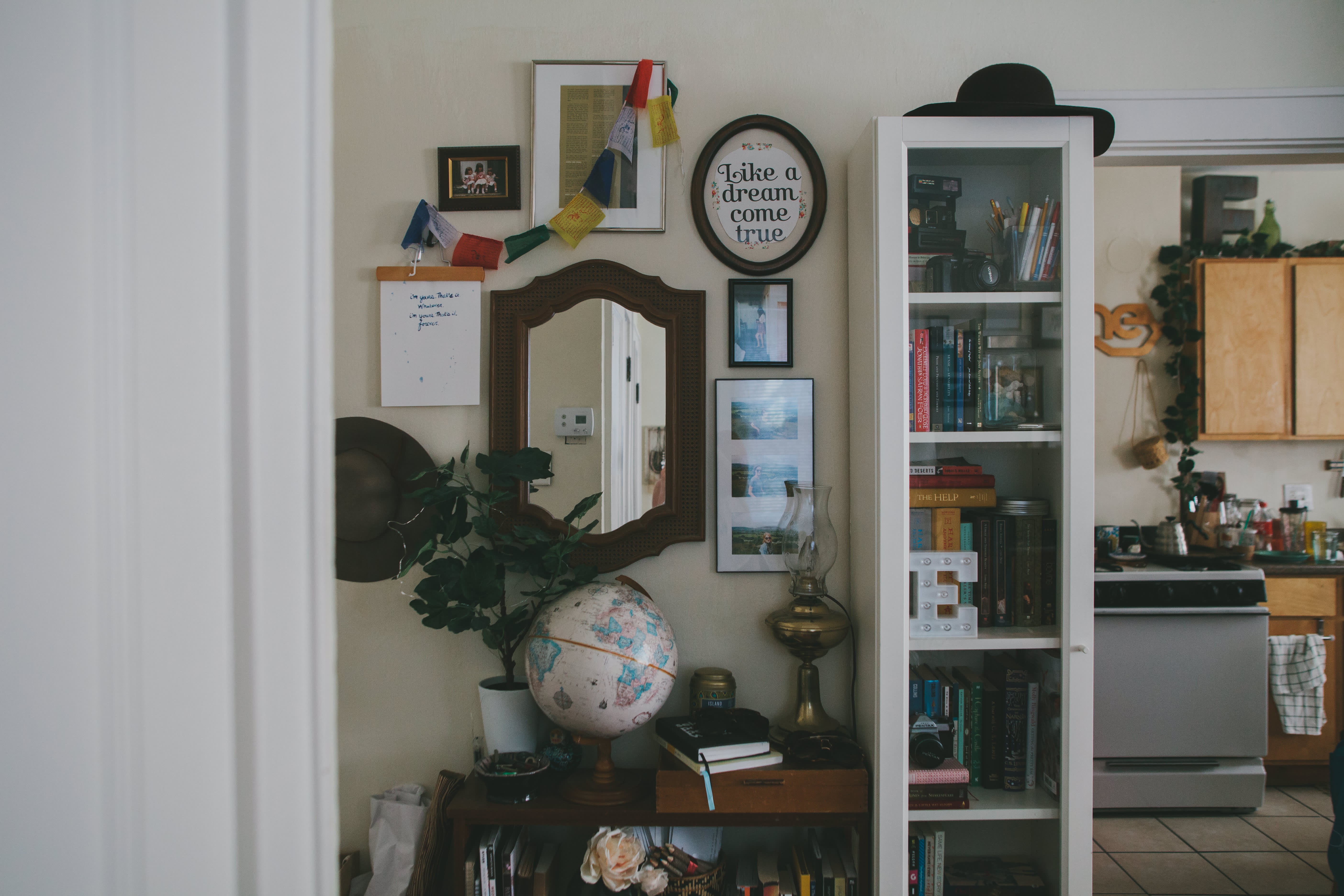 5 Smart Ways to Style and Organize Open Shelves