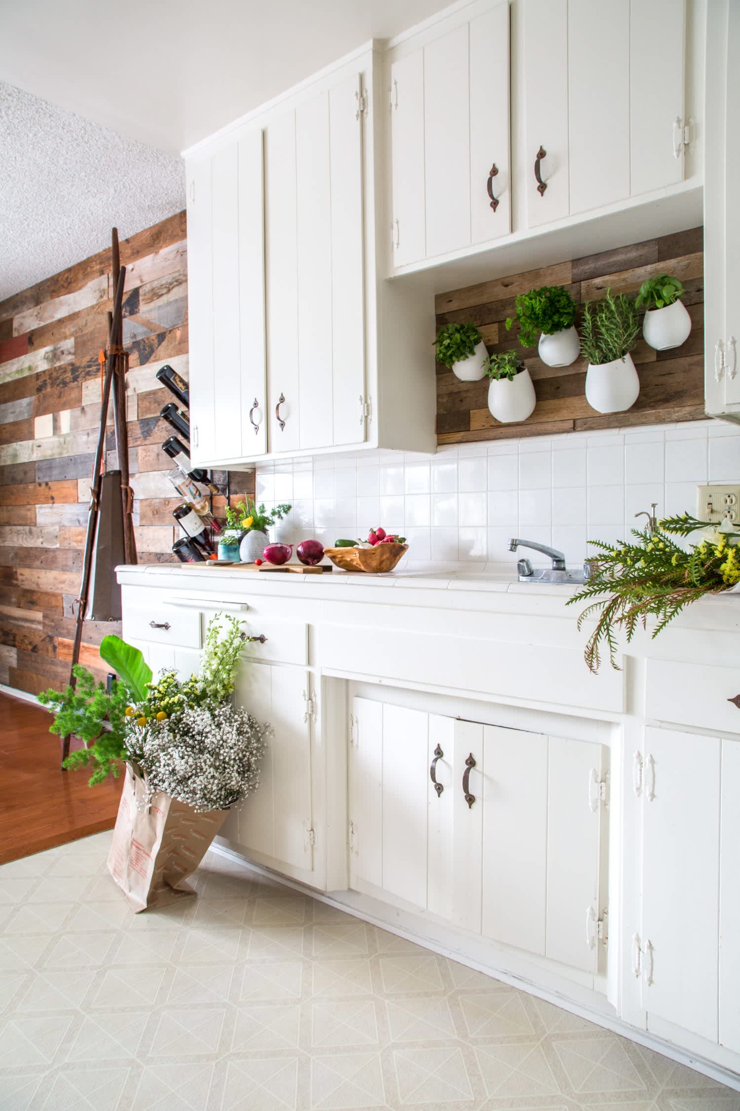 Cleaning Kitchen Cabinets - How To Clean Wood & Painted Cabinets